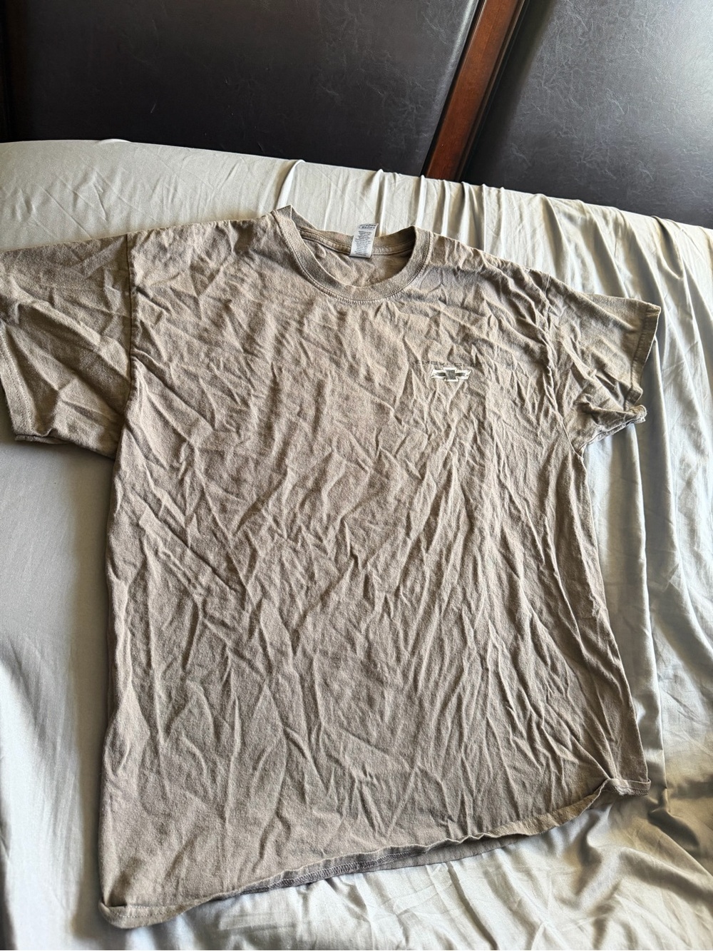 Gildan Men's Short-Sleeve Tee in Tan